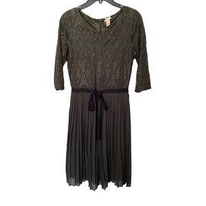 Downeast Women's Retro Olive Green Lace and Pleated Dress Size M